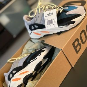 Yeezy 700 Waverunner size 9M/10W